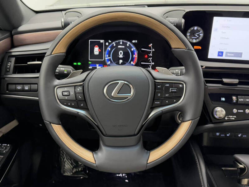 2025 Lexus ES 350 Ultra Luxury