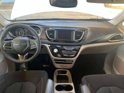 2024 Chrysler Voyager LX