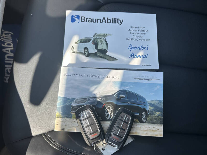 2023 Chrysler Pacifica Touring L