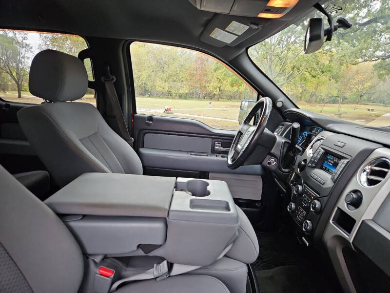 2013 Ford F-150 XLT photo 25