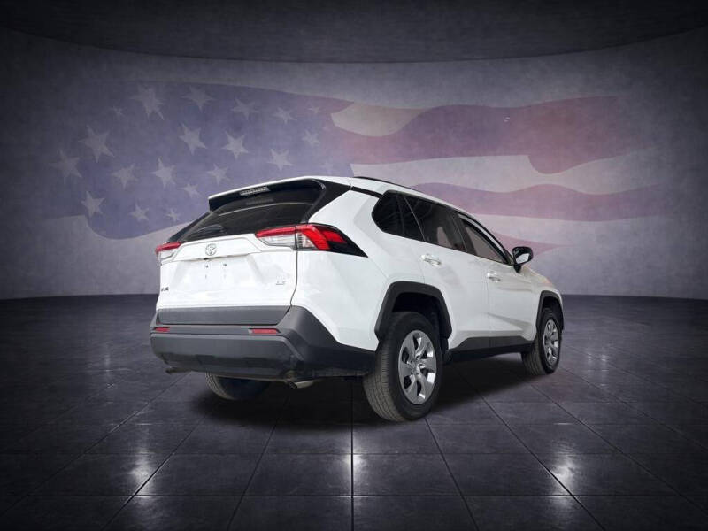 2020 Toyota RAV4 LE