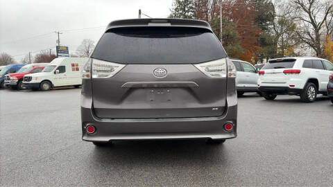 2012 Toyota Sienna SE 8-Passenger