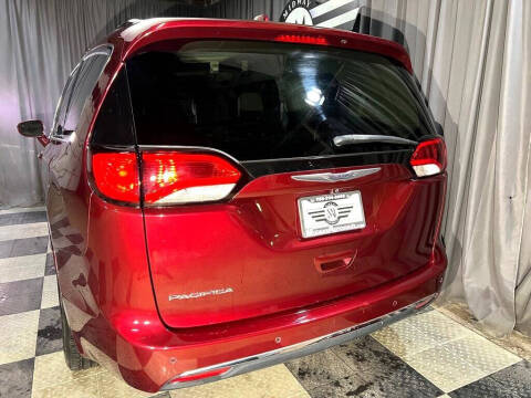 2017 Chrysler Pacifica Touring-L Plus