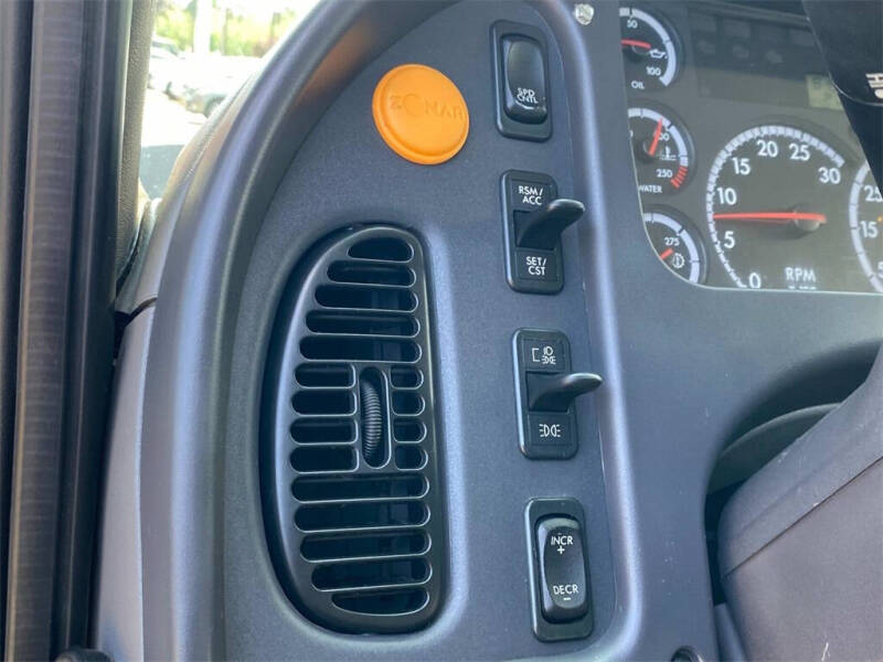 2015 Freightliner 108 SD