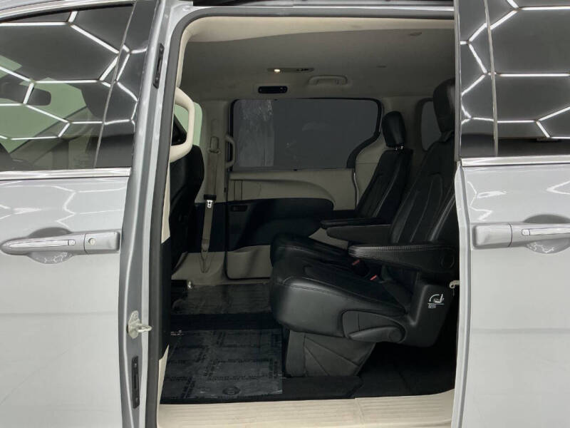 2020 Chrysler Pacifica Touring L