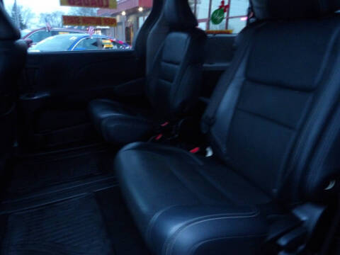 2015 Toyota Sienna SE 8-Passenger