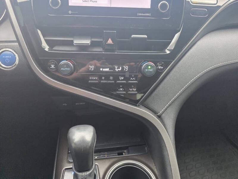 2022 Toyota Camry Hybrid SE