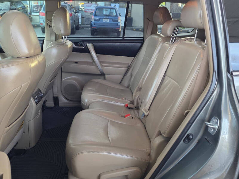 2011 Toyota Highlander SE