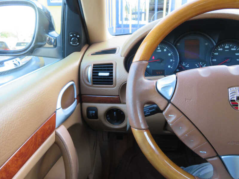 2004 Porsche Cayenne Tiptronic