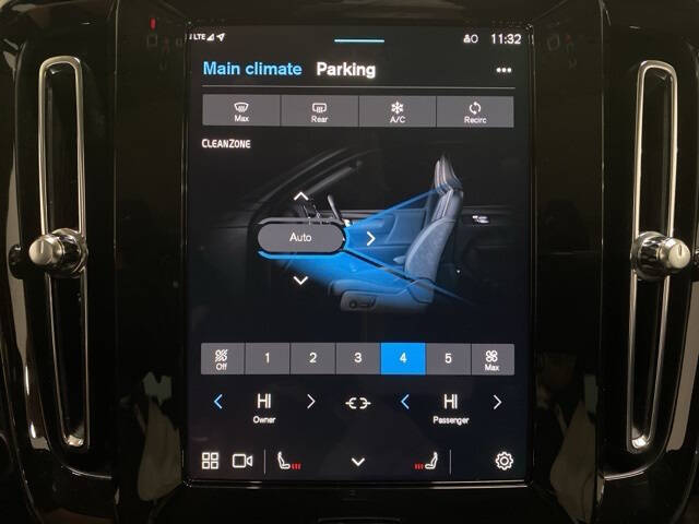 2025 Volvo XC40 B5 Plus Dark Theme