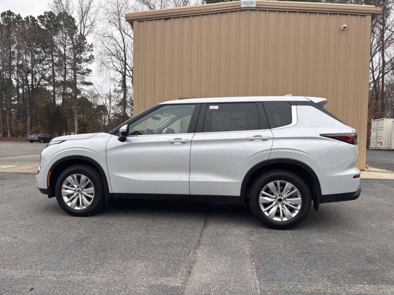 2026 Mitsubishi Outlander ES