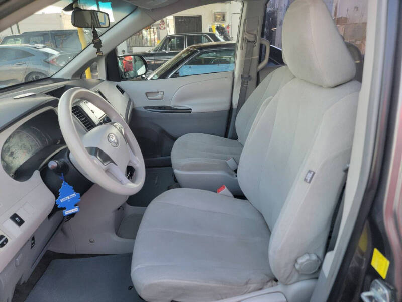 2011 Toyota Sienna Base 7-Passenger