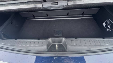 2020 Honda Pilot Touring w/Rear Captain's Chairs