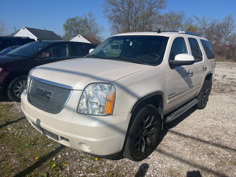 2013 GMC Yukon for sale at HEDGES USED CARS in Carleton MI