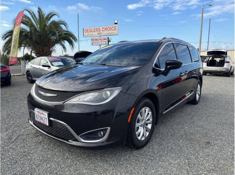 2019 Chrysler Pacifica Touring L's photo