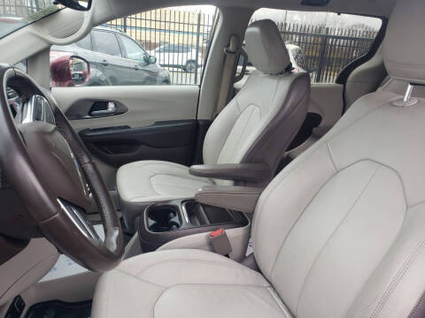 2017 Chrysler Pacifica Touring Plus