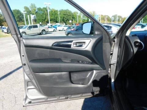 2017 Nissan Pathfinder SV