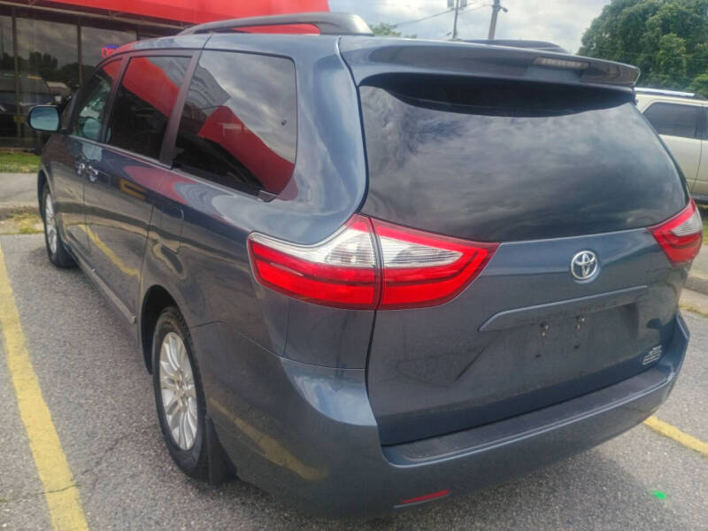2017 Toyota Sienna
