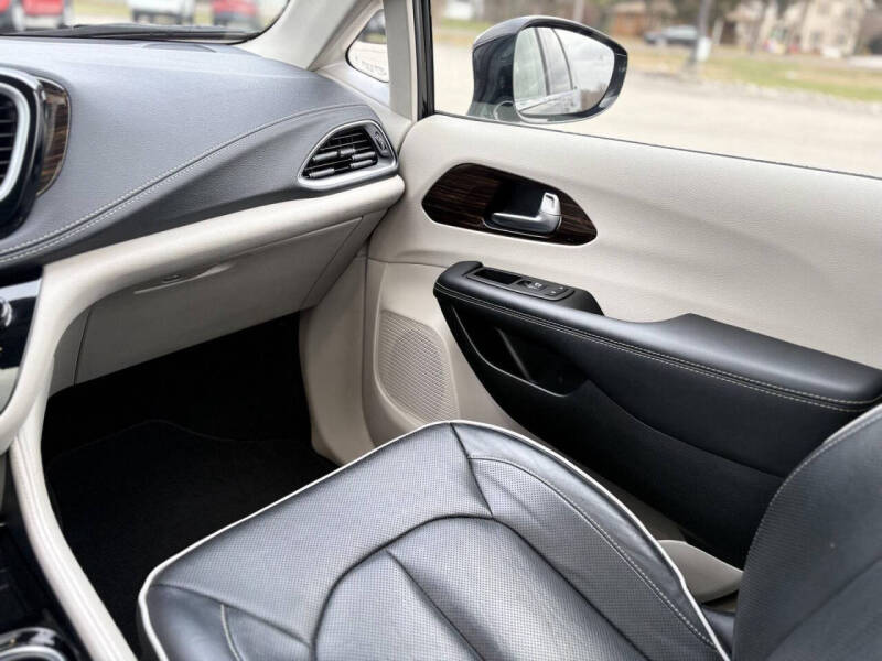 2023 Chrysler Pacifica Plug-In Hybrid Limited