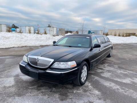 2007 Lincoln Town Car for sale at Clutch Motors in Lake Bluff IL