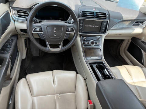 2017 Lincoln Continental Premiere