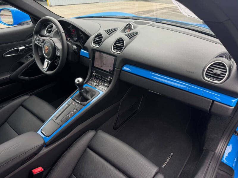 2025 Porsche 718 Cayman