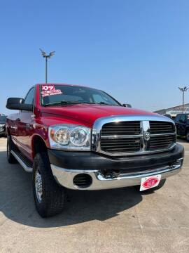 2009 Dodge Ram 2500 for sale at UNITED AUTO INC in South Sioux City NE