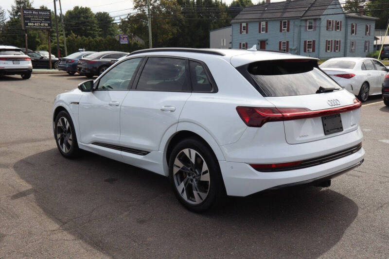 2022 Audi e-tron quattro Premium