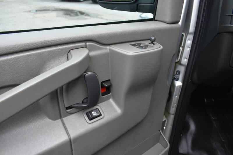 2023 GMC Savana 2500