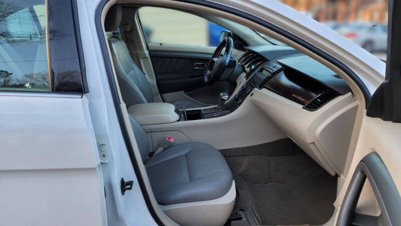 2011 Ford Taurus SEL