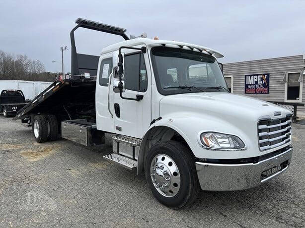 2025 Freightliner M2 106