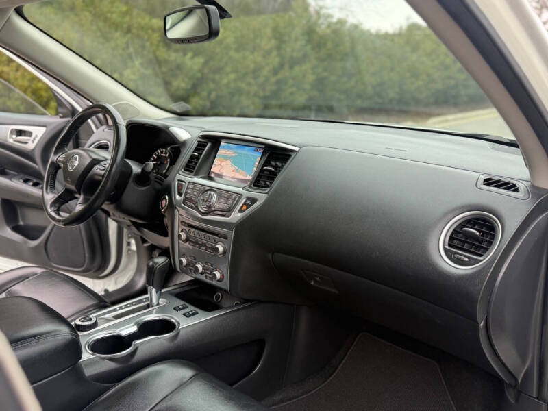 2017 Nissan Pathfinder SL