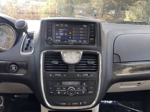 2015 Chrysler Town and Country Touring