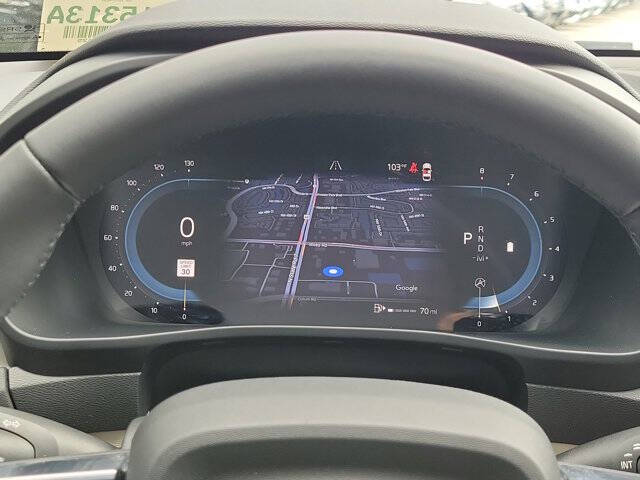 2024 Volvo XC40 B5 Ultimate Dark Theme