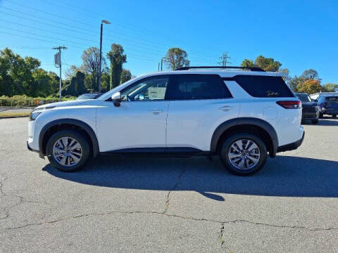 2025 Nissan Pathfinder SV