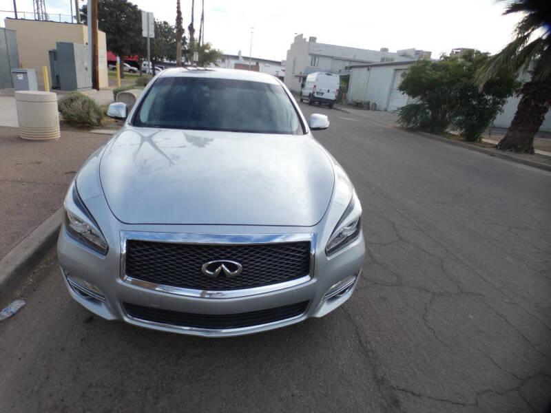2017 Infiniti Q70 3.7