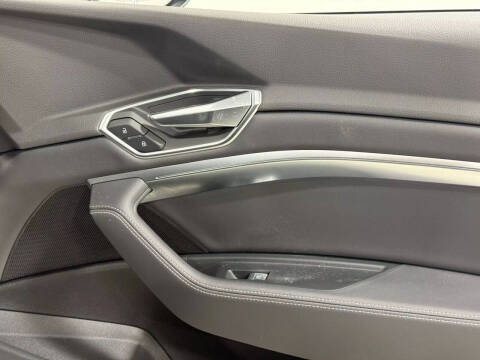 2019 Audi e-tron quattro Premium Plus