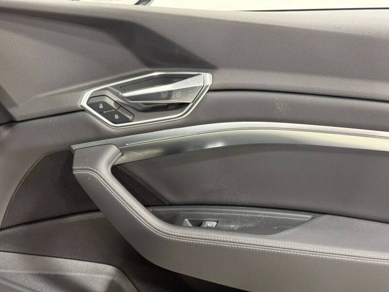 2019 Audi e-tron quattro Premium Plus