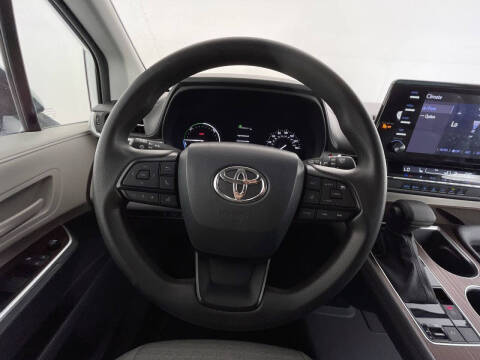 2023 Toyota Sienna LE 8-Passenger