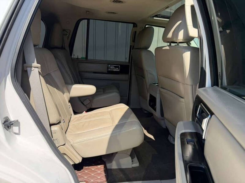 2017 Lincoln Navigator Select