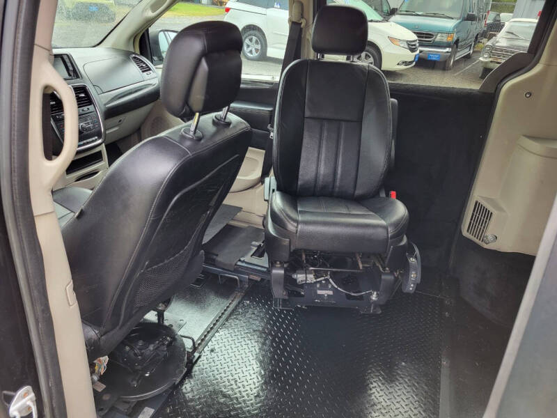 2014 Chrysler WHEELCHAIR VAN