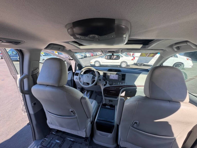 2012 Toyota Sienna XLE 8-Passenger