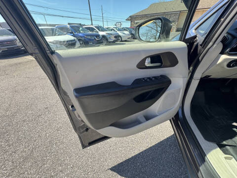 2017 Chrysler Pacifica Touring-L Plus