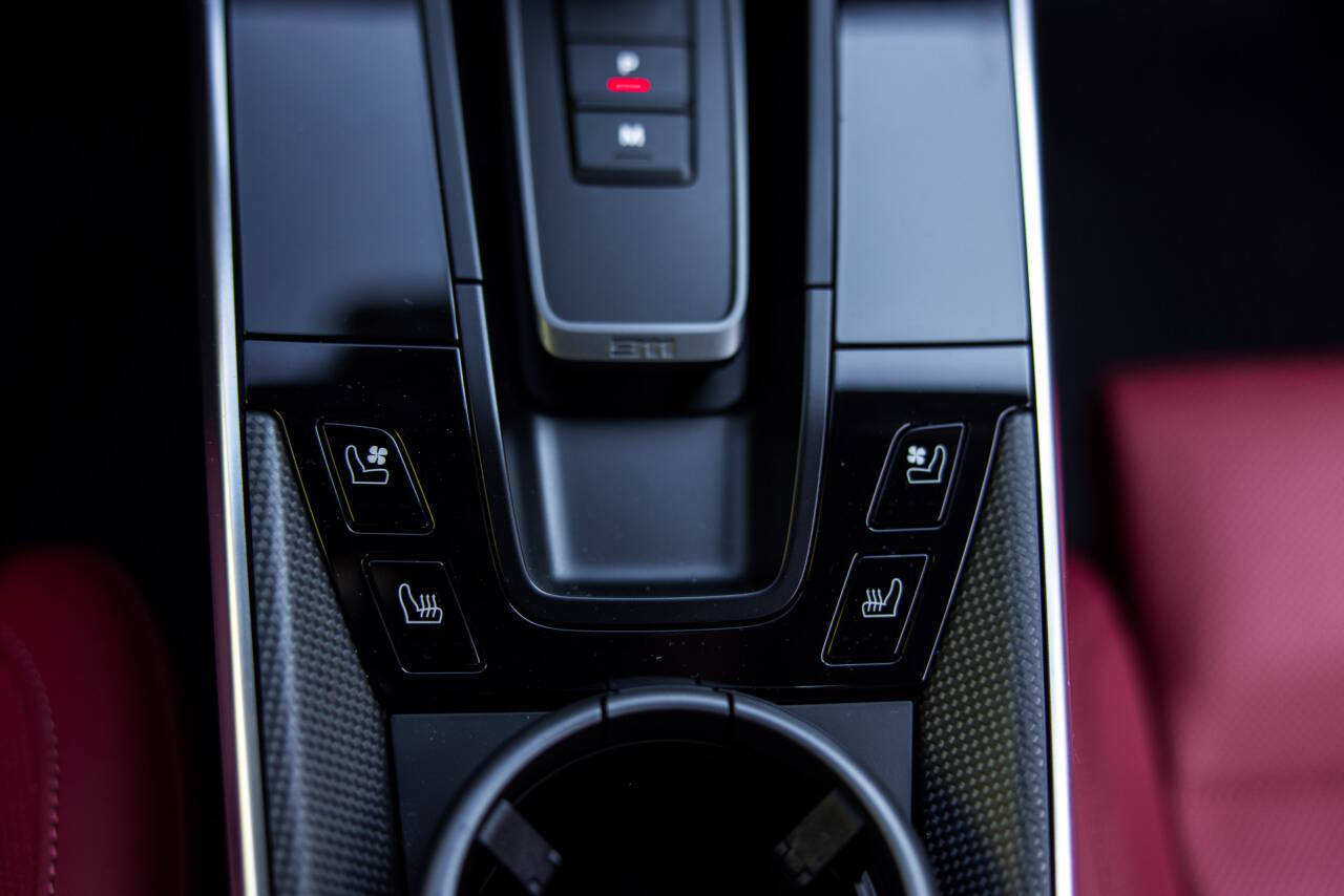 2023 Porsche 911 34