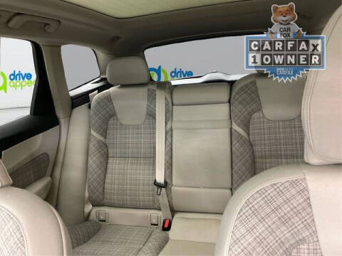 2022 Volvo XC60 B5 Momentum