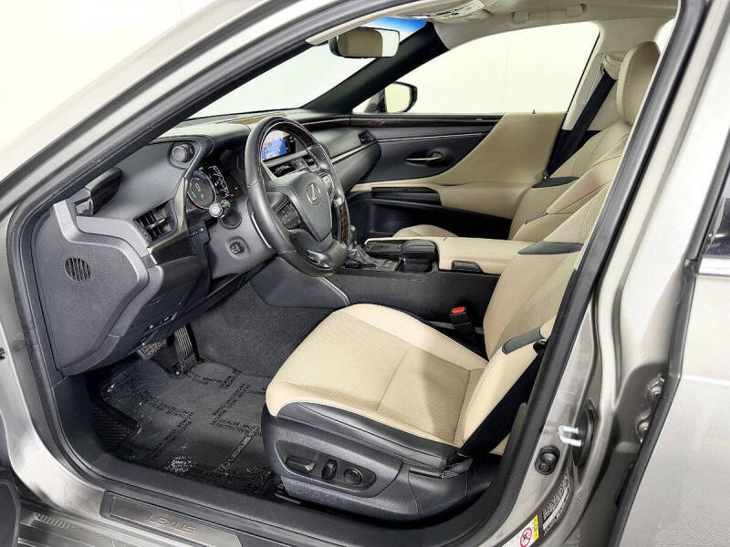2019 Lexus ES 300h