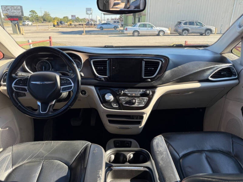 2017 Chrysler Pacifica Touring-L