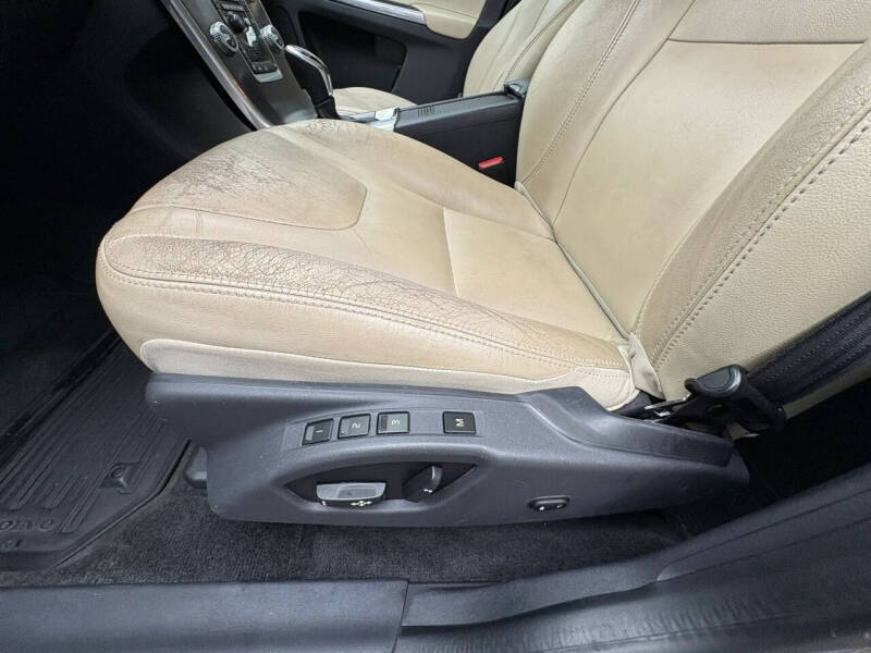 2016 Volvo XC60 T6 Drive-E