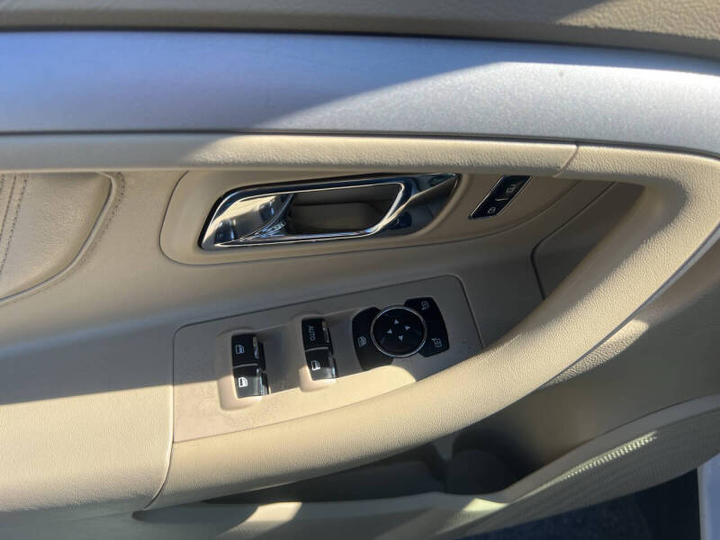 2017 Ford Taurus SEL