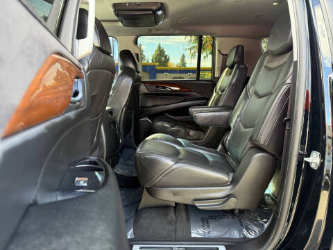 2018 Cadillac Escalade ESV Luxury